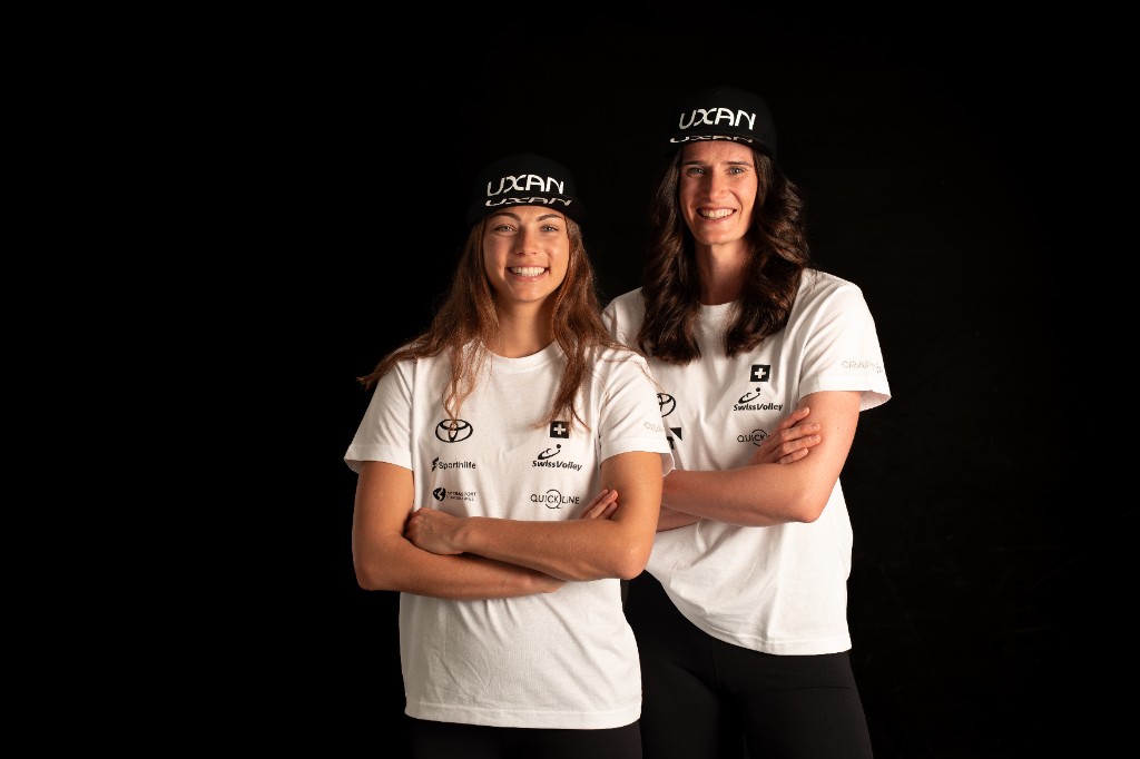 Joana Mäder und Leona Kernen als Team im Studio